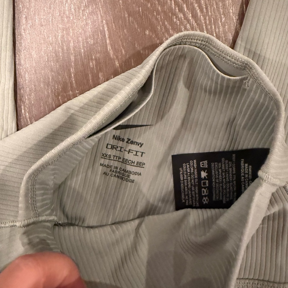 NWOT! Nike Olive Green Ribbed Women’s Leggings - Picture 5 of 5